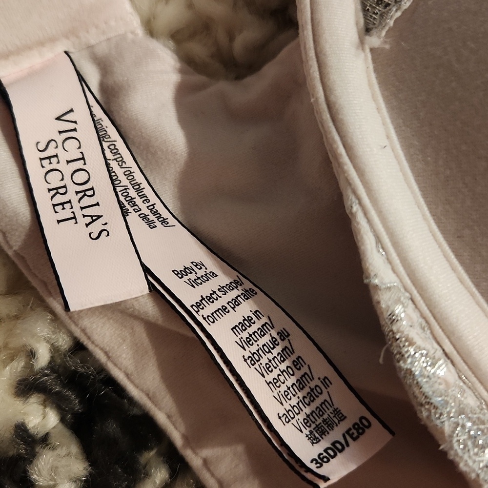 Victoria's Secret Body By Victoria Perfect Shape Bra - Picture 5 of 5